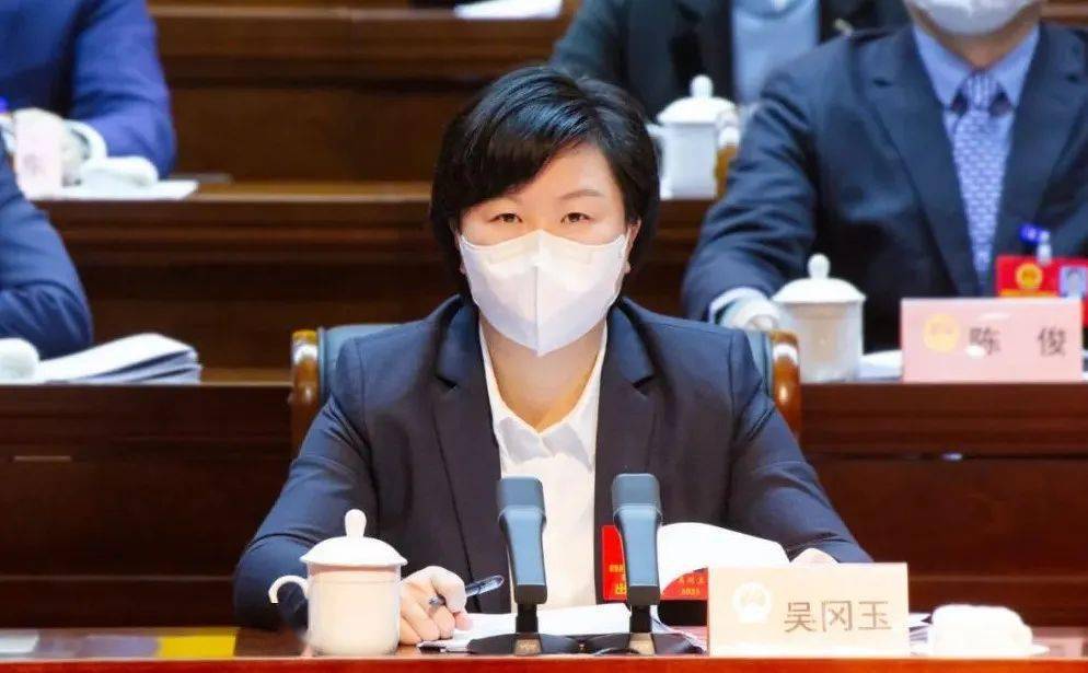 会议现场上午8时30分,崔晓荣宣布:射阳县第十六届人民代表大会第二