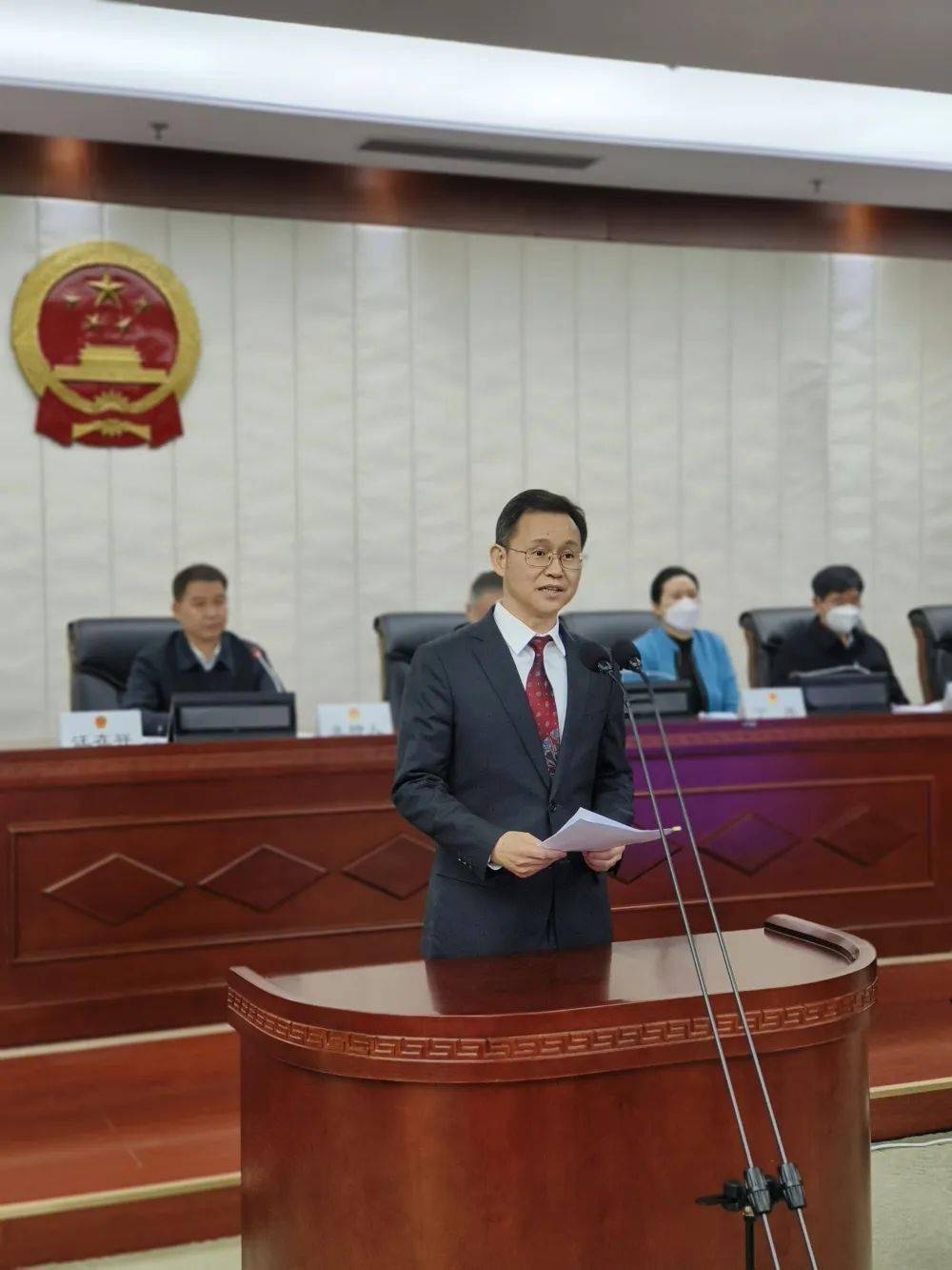 市十届人大常委会第九次会议决定陈家伟为荆门市人民政府代理市长