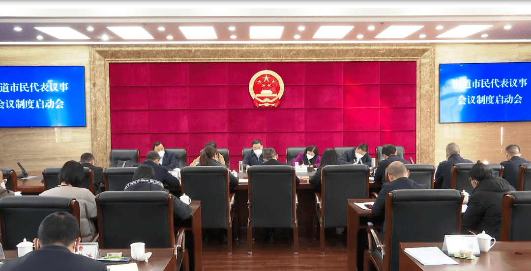 县人大常委会副主任吴应俊,县人大常委会副主任熊宣林出席会议