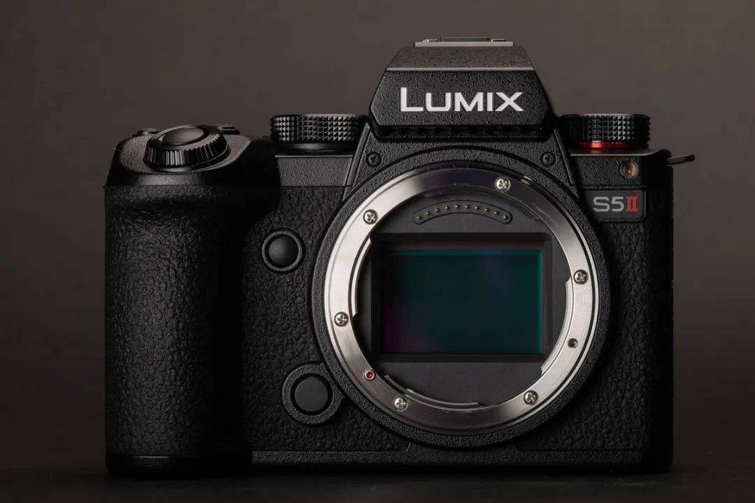 松下lumix s5m2预定即将开启(内附真机细节图)_风扇_散热_机身
