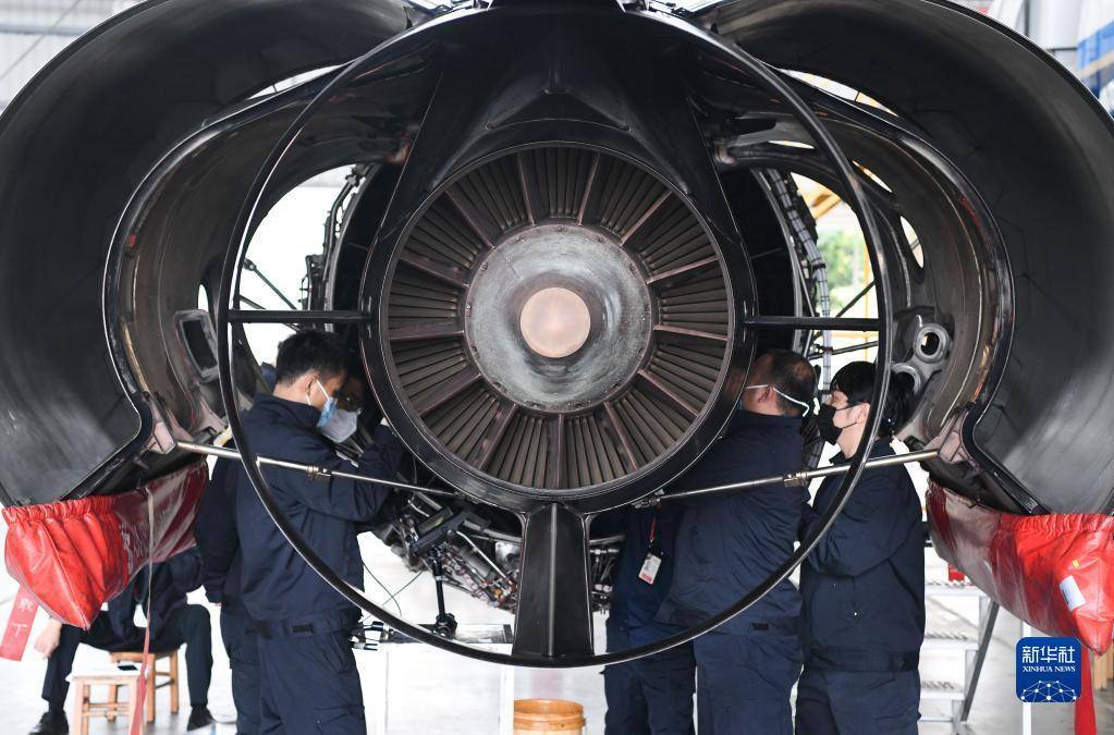 新华社记者 杨冠宇 摄春运将至,航空公司组织工程师加强飞机检修维护