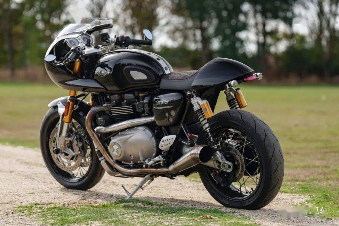 全球存世3台,rotrex增压的全黑 triumph thruxton r,复古肌肉机车