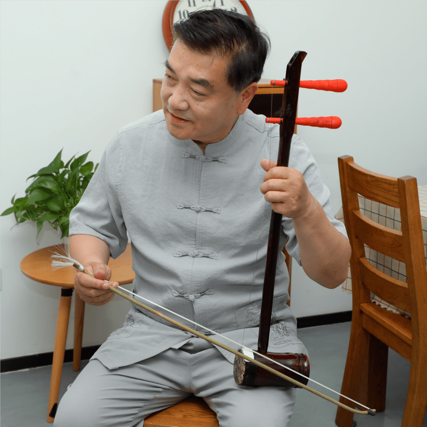 对老年人而言,学习二胡是锻炼身体,愉悦身心,丰富退休生活的好事.