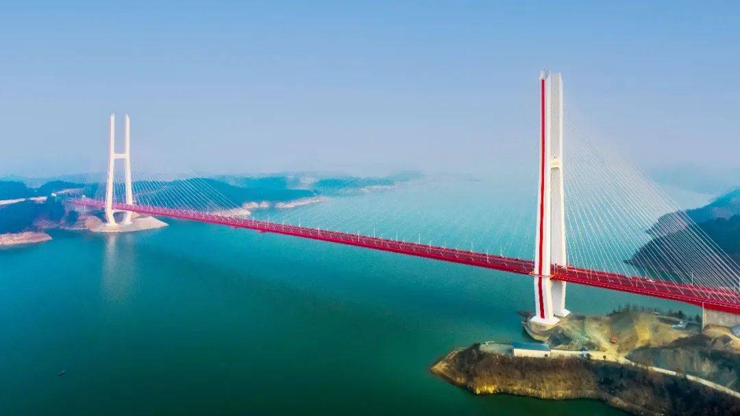 世界最大跨径部分地锚式混合梁斜拉桥通车