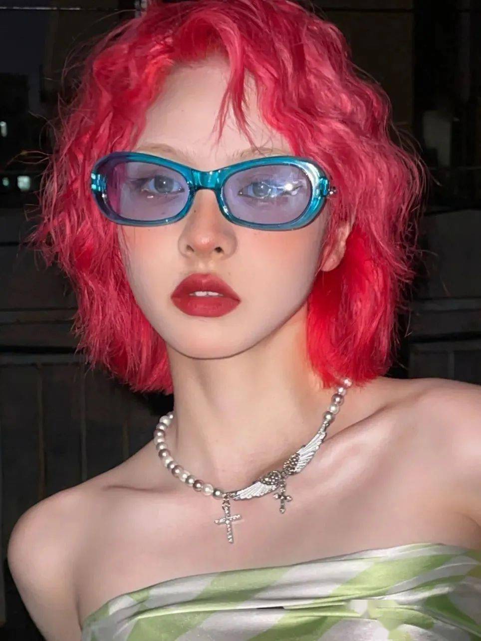 "火龙果发色"_中国_发型_人类