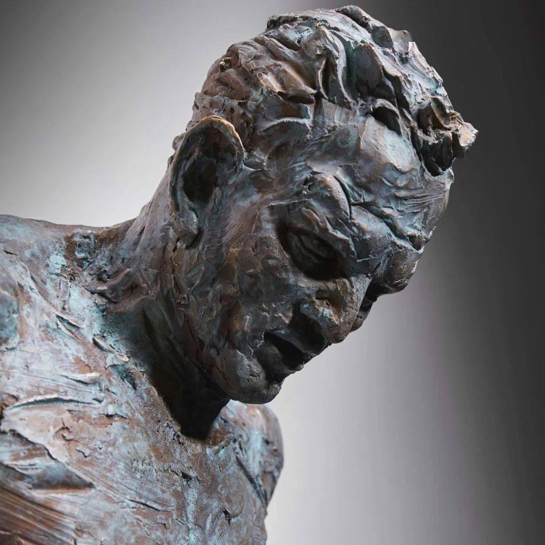 破墙而出的个性,艺术家普格利泽 强劲伟岸的男性人体雕塑_作品_想象力