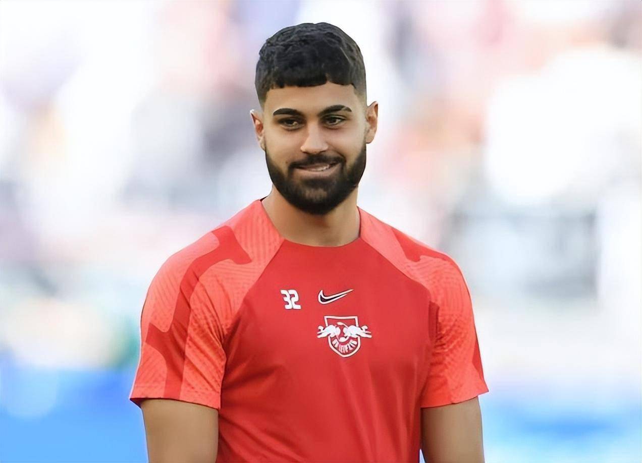 皇马争意甲36岁神锋 欧陆三豪门争抢德甲当红中卫_拉齐奥_萨维奇_欧元