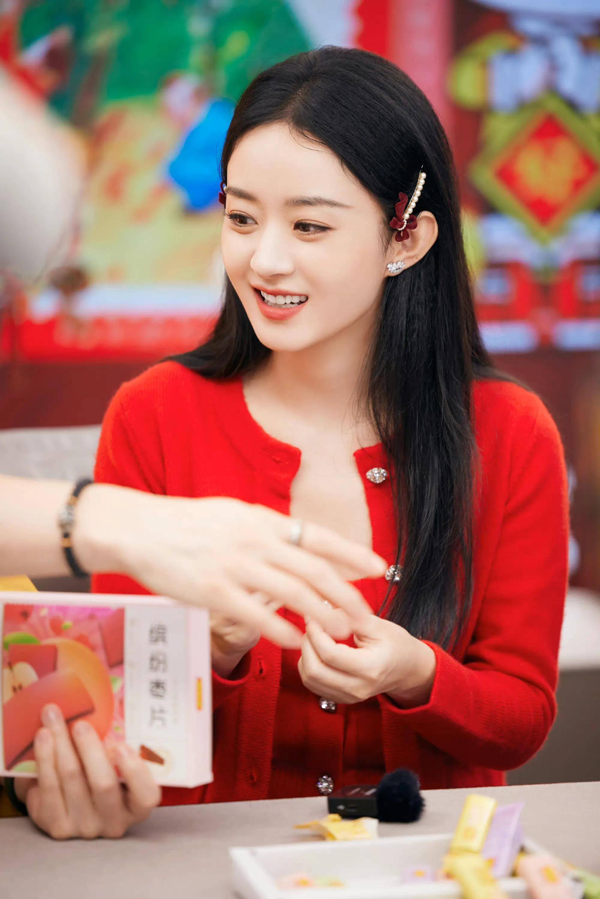 女星赵丽颖魅力造型:颖宝又美又可爱