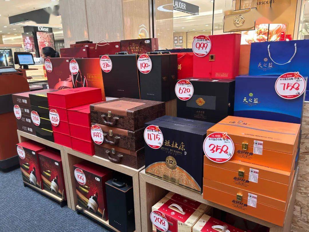 陈列赏析丨胖东来兔年春节陈列及商品选品分享!_礼盒_伊利舒_大礼包