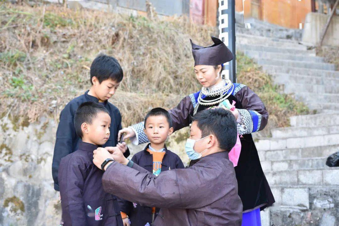 【新春走基层】三穗县摄影家协会到寨头村开展"迎春接福·福进万家"