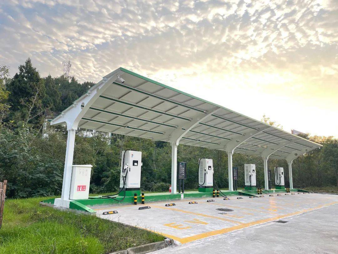 【四川交通】加快充电桩建设,为绿色出行保驾护航_服务_高速公路_设施