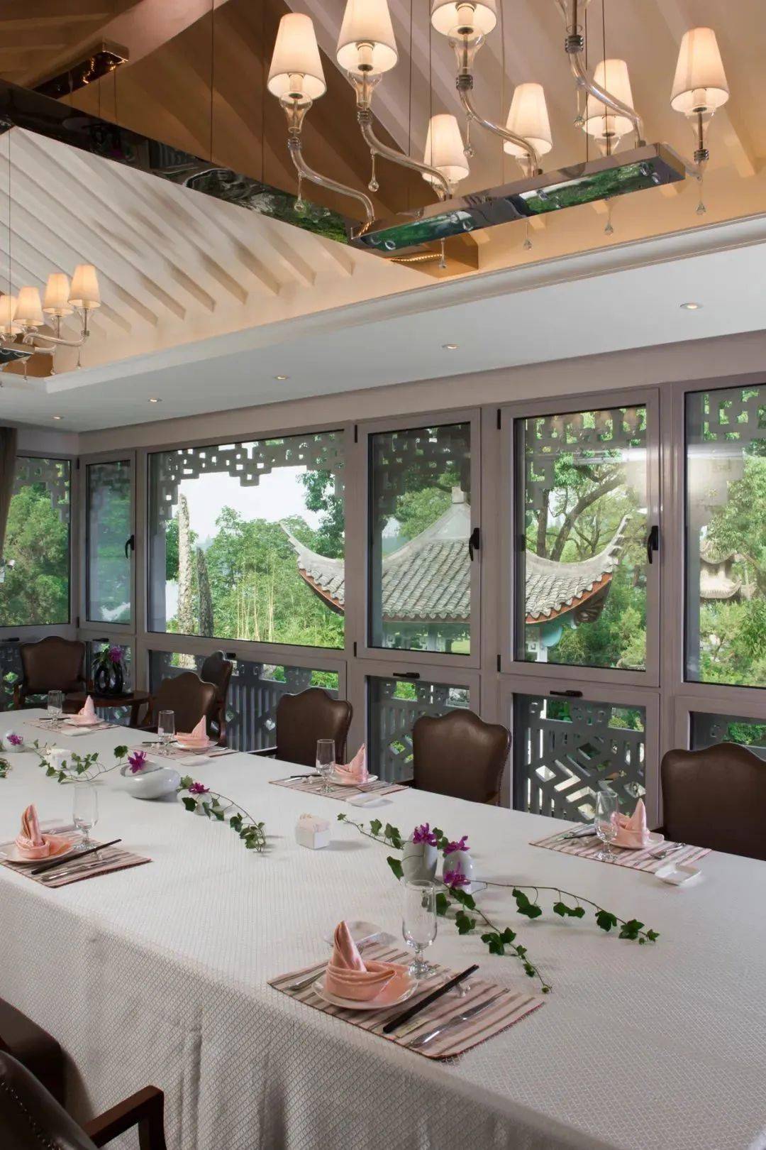 杭州西湖边的经典餐厅之一,也是g20欢迎晚宴的用餐地.