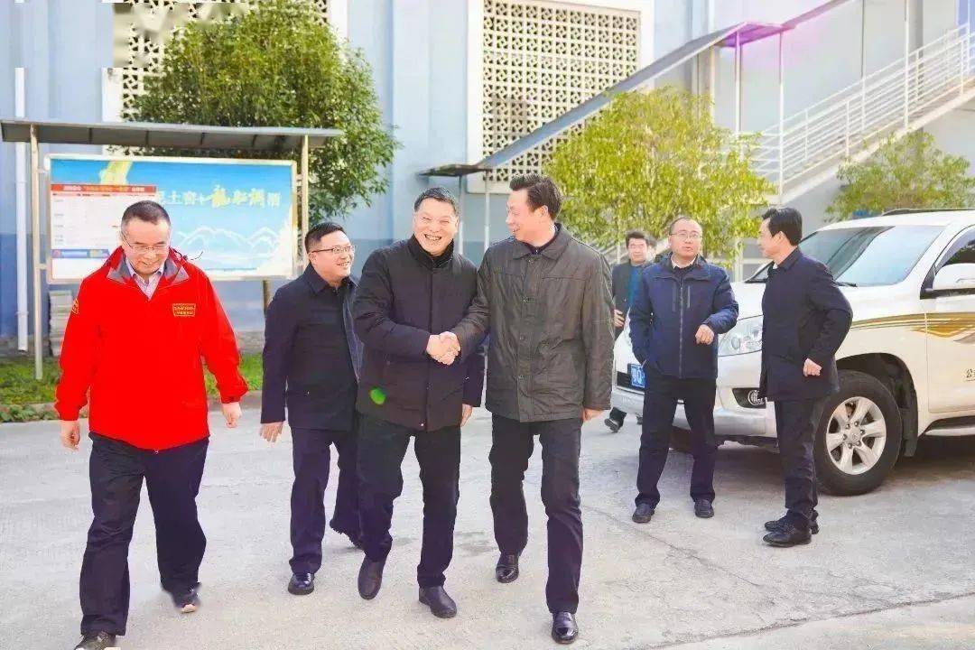 州政府秘书长程飞,政研室主任丁志富,利川市委副书记,市长熊翔,市经济