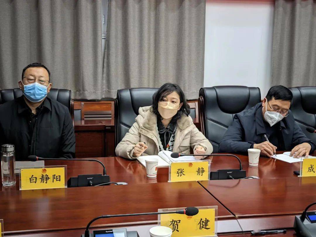 座谈会上,佳县团委书记刘张艳汇报了2022年佳县西部计划志愿者工作