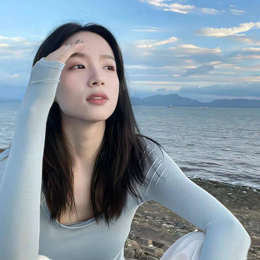 就像电影《前任攻略2》里面的伊泽,在被对方抛弃之后;不是继续沉浸在