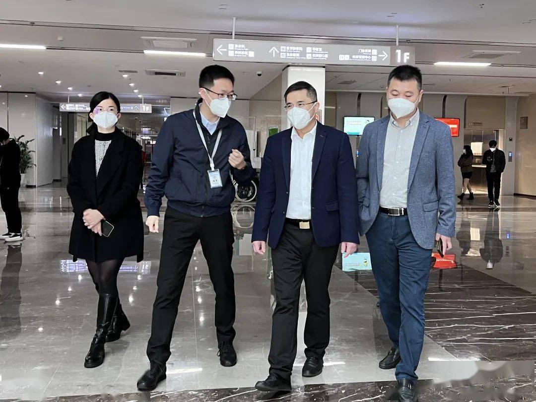 【暖心】市医保局党组书记苏松炎走访慰问医保窗口一