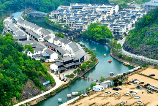 行|￥399起】潘家小镇水坊喜居民宿1晚 潘家小镇情人谷玻璃桥门票2张