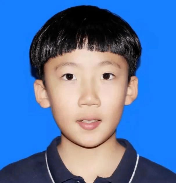 据了解,李梓航是西昌市第二小学学生,勤学好思,积极向上,品学兼优,曾