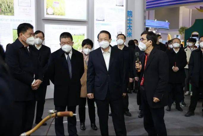 展会期间,浙江省委书记易炼红,省委常委,秘书长陈奕君,副省长刘忻