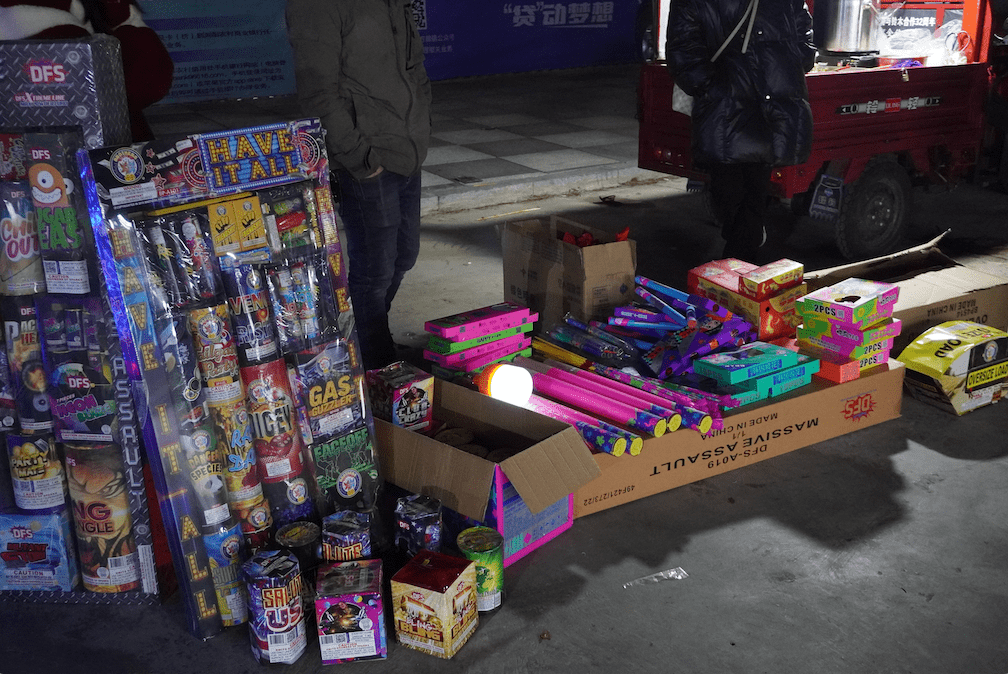 时代财经王莹岭摄童乐就是在浏阳"等货"的烟花批发商之一,他12月31日