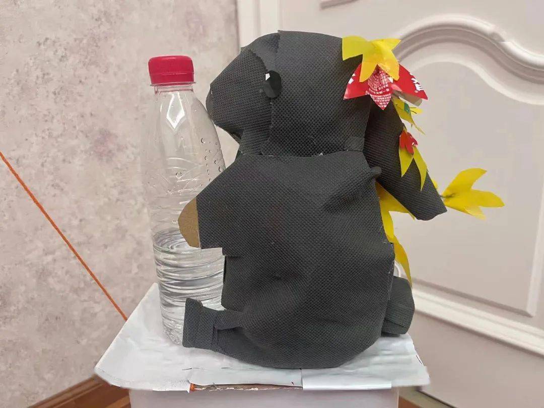 《旧福再造新兔吉》李芝萱《兔吉》徐灿阳《玉兔摘月》李晓彤《癸卯贺