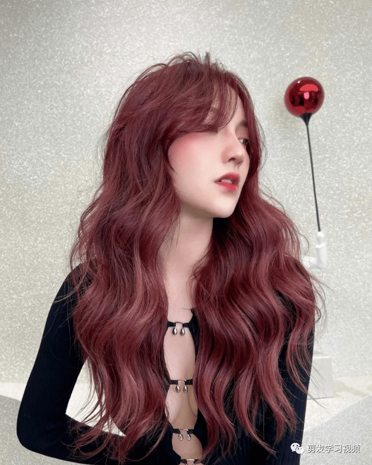 年底烫发就选"法式蛋蛋烫",减龄显气质_发型_妹子_网络