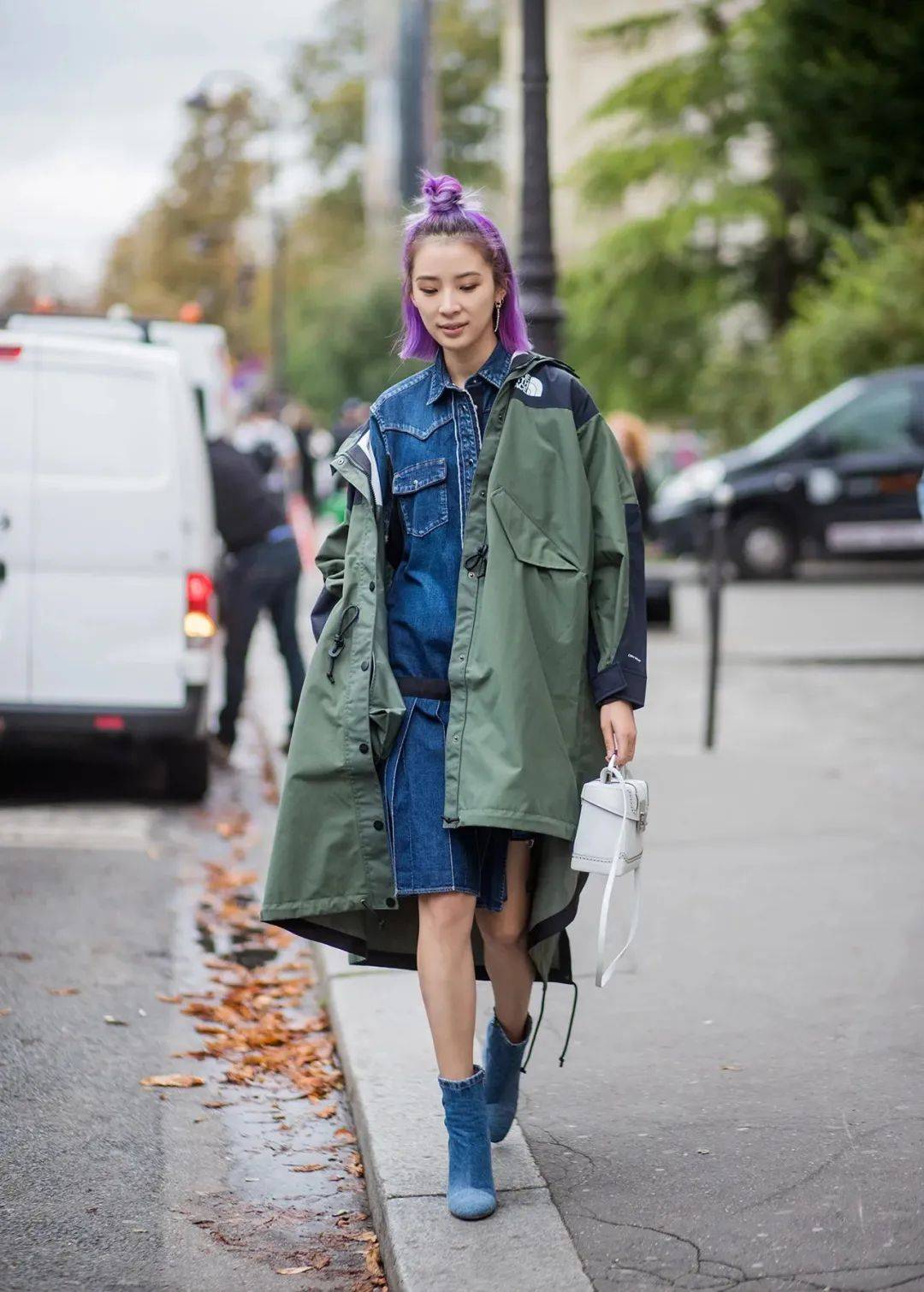人人都被丑美丑美的冲锋衣洗脑啦?_裙子_时髦女孩_女生