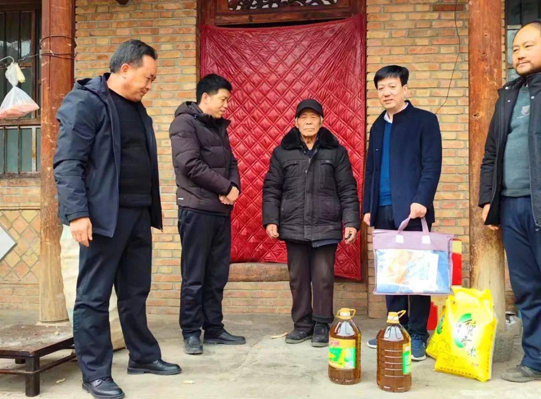 礼县教育局班子成员走访慰问帮扶乡镇困难群众_生活_马驰_驻村