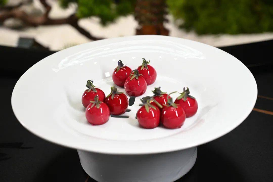 小樱桃可是用鹅肝做成的哦~不仅造型可爱,味道更是丰富,让人食欲大开