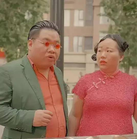 但这种巨丑.巨美的那种厚唇特别嫰.秒杀一切乱七八糟的薄嘴皮老太婆.