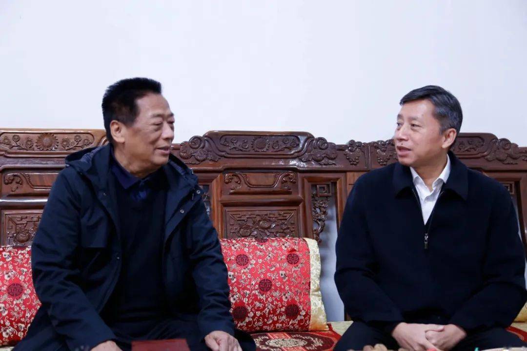 州长卫岗看望慰问老同志_德宏_方绍南_建设