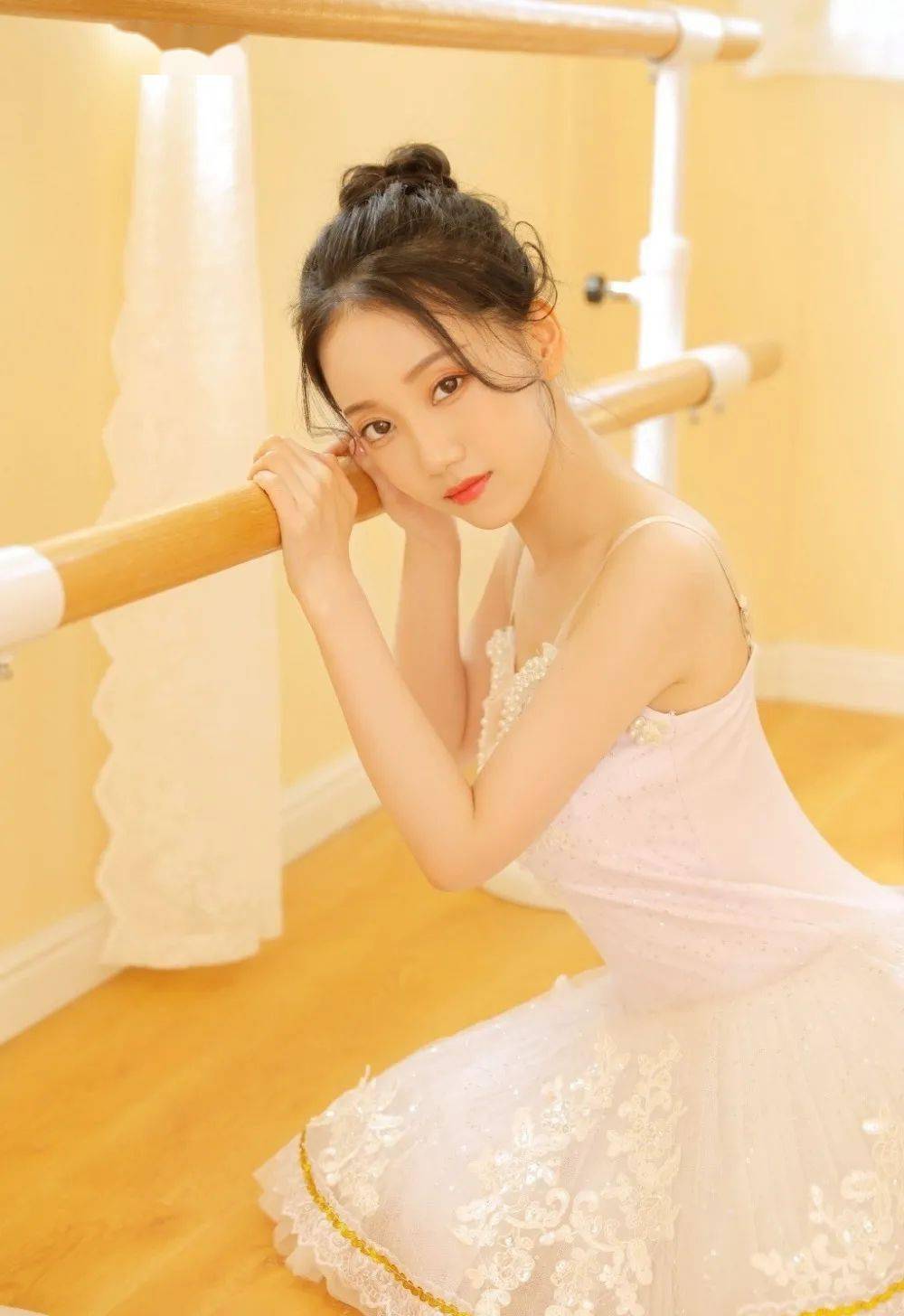 人像摄影:芭蕾舞美少女_白丝_私房