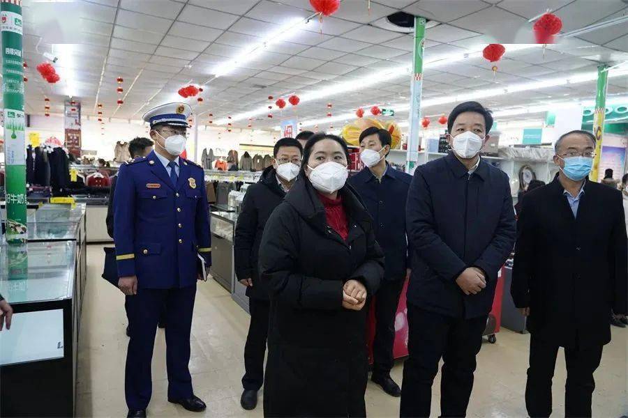 灵台县1月19日,灵台县委副书记,县长文斌带队开展春节前消防安全检查.