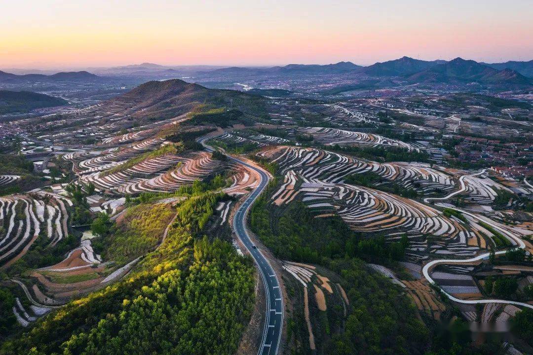 五莲一年四季秀美如画,山美,水美,一步一景美若画卷;在五莲,能找到令