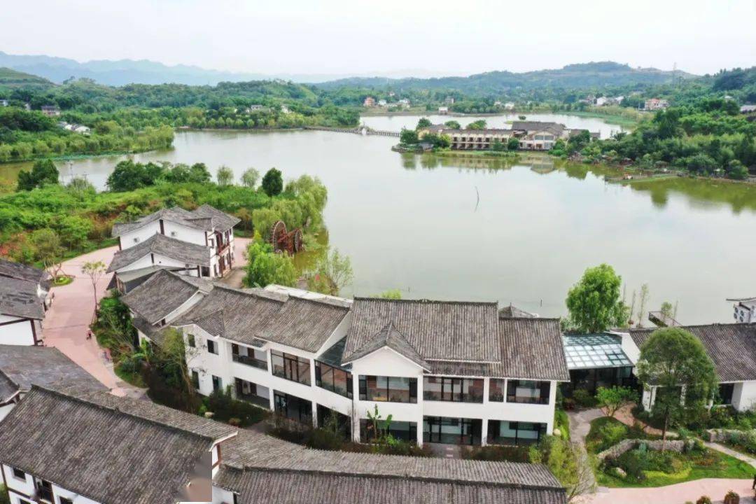 地址:铜梁区土桥镇爱莲湖旁荷和原乡西郊雅社位于铜梁西郊玄天湖畔