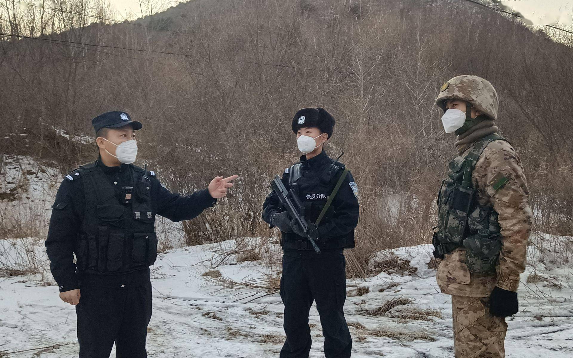 新春走基层丨跟随移民管理警察去巡边_小队_群众_检查