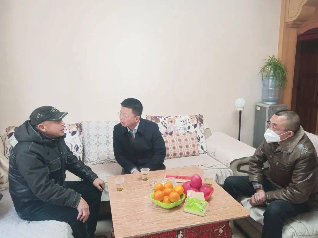 贾晓伟走访慰问抗美援朝老兵及二等功臣