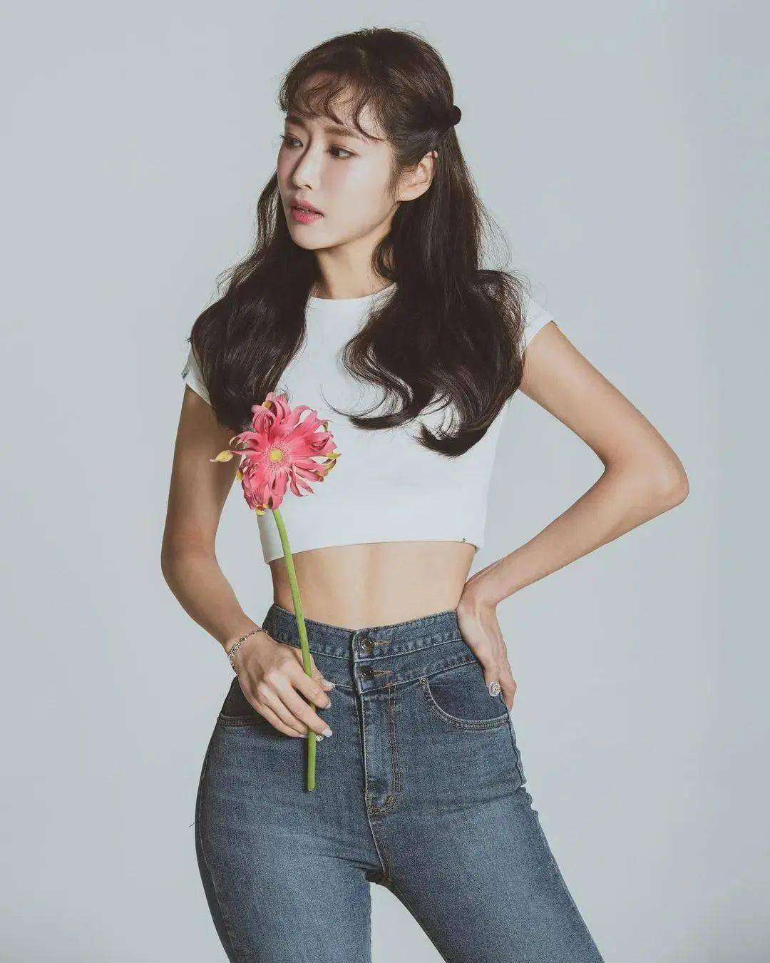 初恋脸马甲线,曲线性感,网友:这才是符合亚洲审美的健身女孩_姜贤京