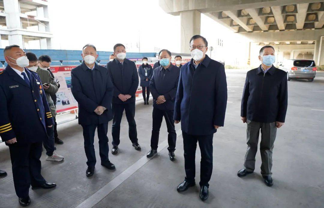 市长秦保强:漯河公交管理的好,服务做的好,车长的形象更好!