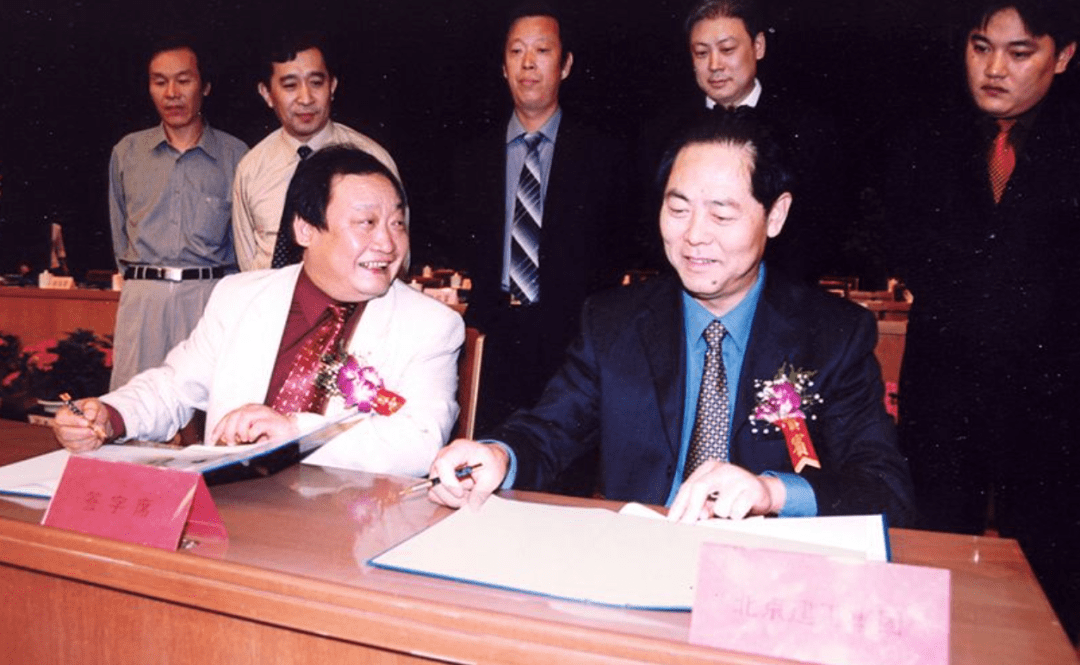 楼忠福也很大方,表示:"到东阳来,不管公事私事,随时可以到三建大厦的