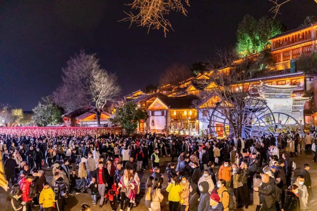 上看下看远看近看 我们用镜头记录下了这个春节的丽江_街道_广场_心愿