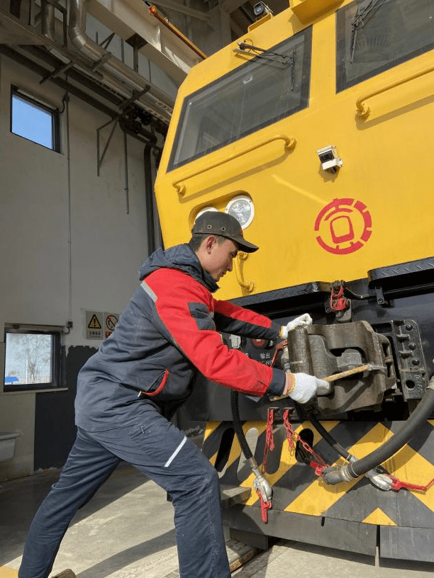 守护不打烊——车辆部设备室工程车司机专业_地铁_坚守_出处