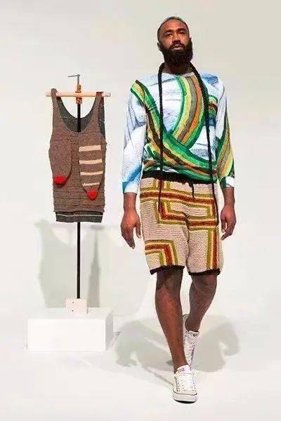 师林赛(lindsay degen)从三岁开始,因为奶奶给了她一副织毛衣的棒针