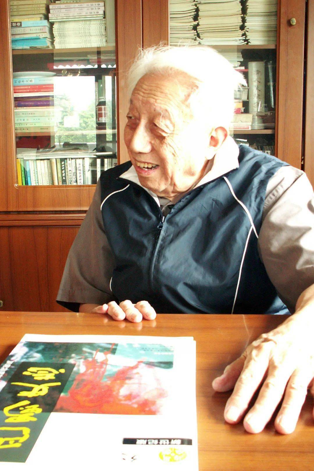 【文史英华】先生之风 山高水长——缅怀何郝炬先生‖汪毅_何老_四川