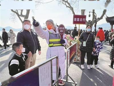 旅游苏醒的春天到了