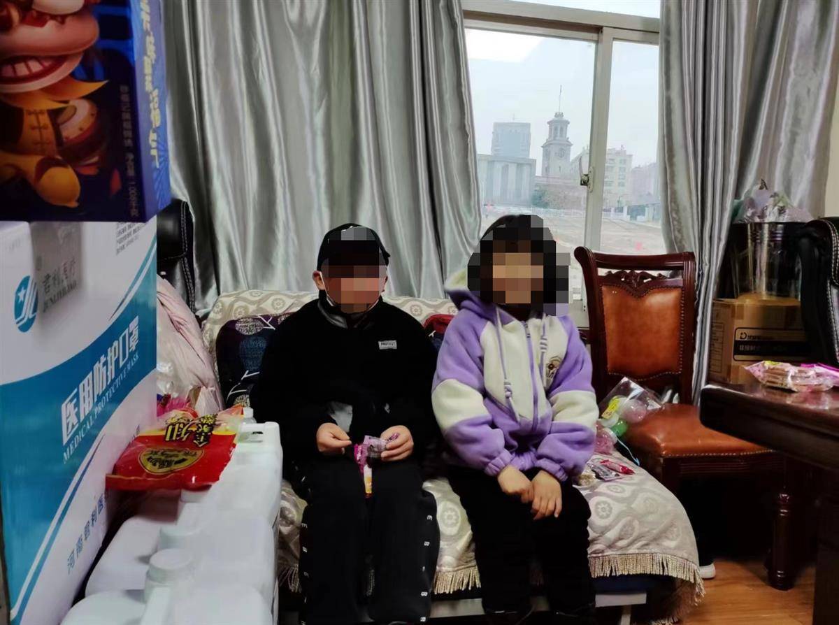 两名萌娃来武汉旅游走失,轮渡员工爱心接力找到家长_王丹_公司_码头