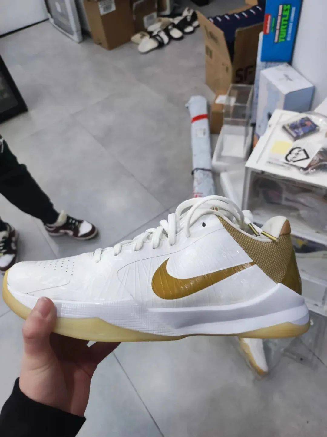 网友分享 | 网友珍藏的科比pe亲签球鞋!_后台_图片_故事