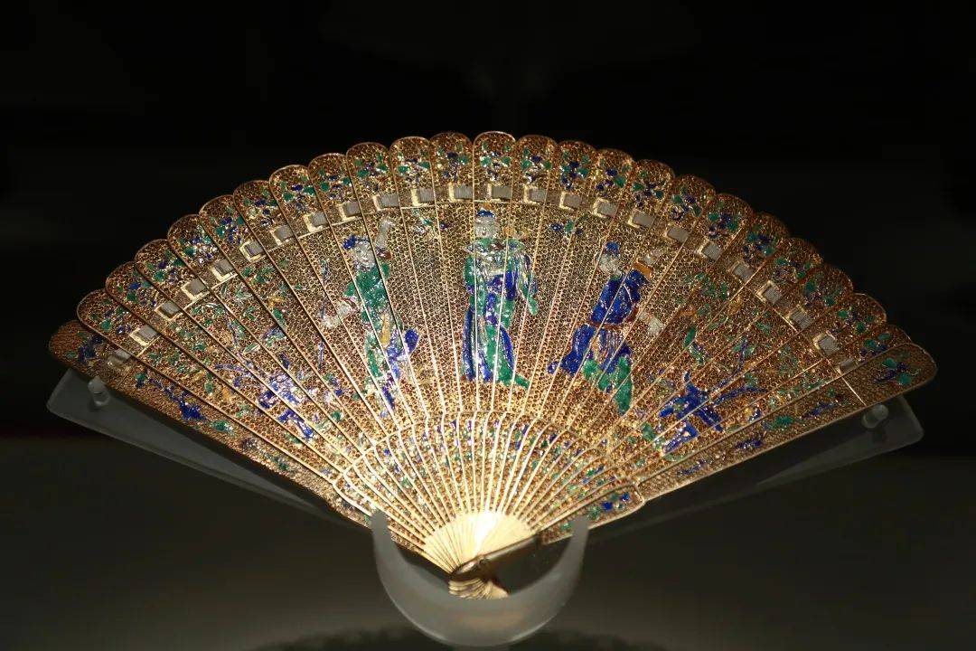 看展| 巧艺夺天工,"累丝银扇"的技术含量有多高?_工艺_折扇_中国