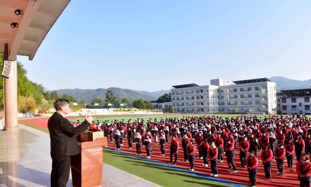 永定城关中学举行2022届高考"金凤凰奖"颁发仪式暨2023届高三开学动员