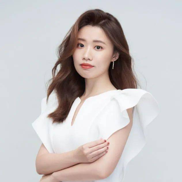 我院钢琴系校友许歌卉,许笑男"67琴键上的tango